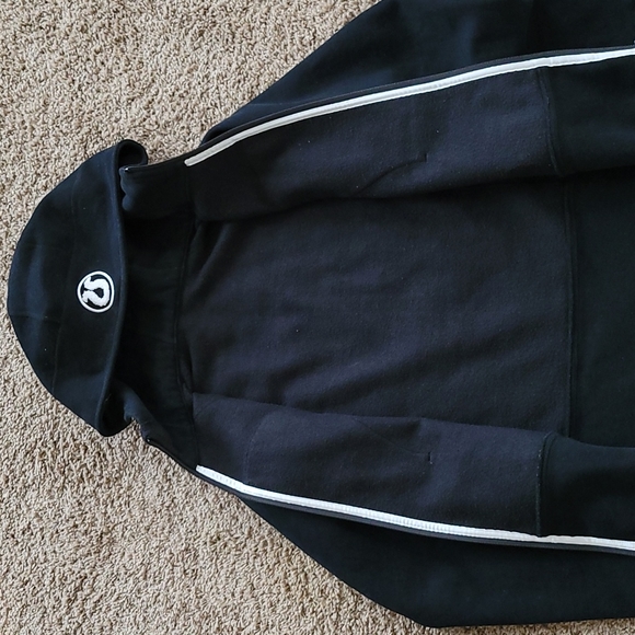 Lululemon Black Scuba Hoodie w/ white logo, printed on Back Size 6 - Picture 7 of 12